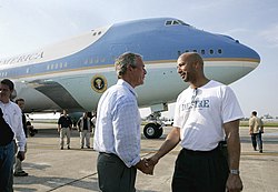 U.S. President George W. Bush and Mayor Ray Nagin meet on September 2, 2005 Hurricane Katrina President Bush with New Orleans Mayor.jpg