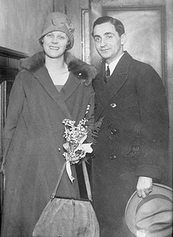 С жена си Айлийн, ок. 1920 г.