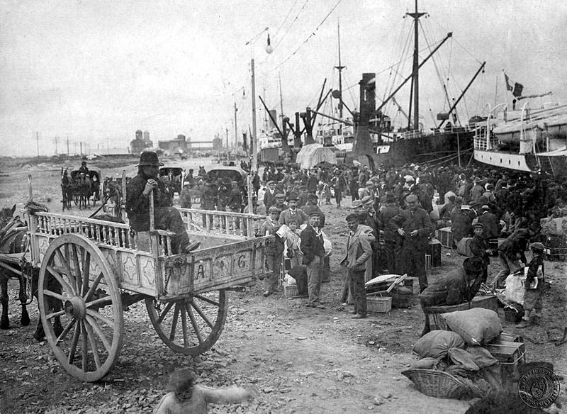 File:Italian immigrants buenos aires.jpg