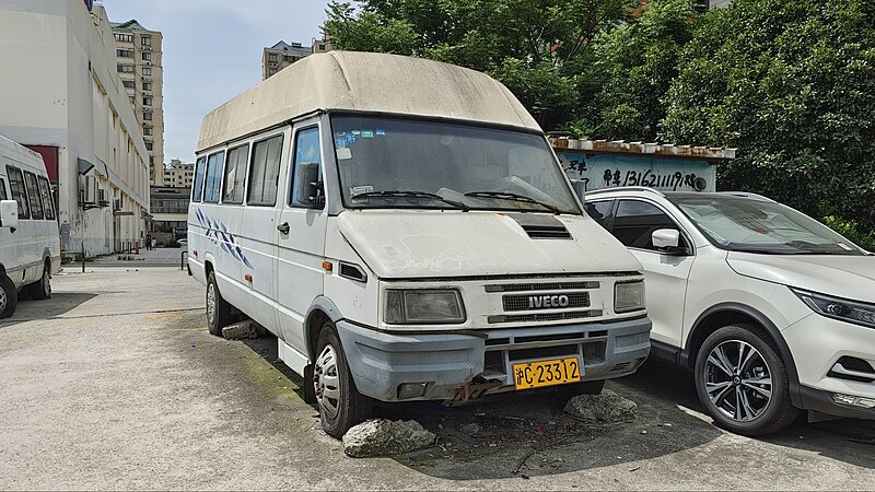 File:Iveco Daily image01.jpg