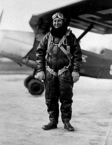 Janina Lewandowska před letounem RWD-8