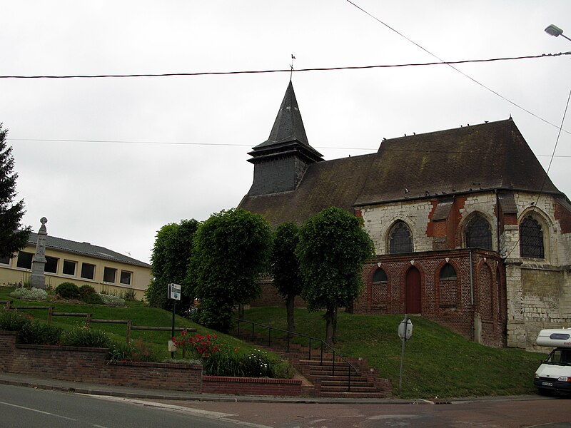 File:Jumel église et monument-aux-morts.jpg