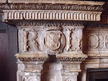 Fireplace at Kenilworth Castle, with shield displaying in bend the Ragged Staff of the Earls of Warwick, with the letters R and L for "Robert Leicester" for Robert Dudley Kenilworth fireplace.jpg