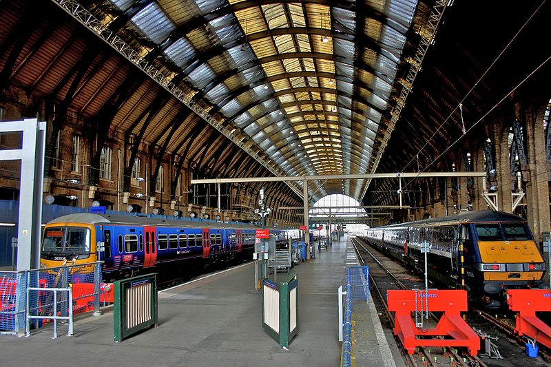 File:King's Cross platform 7.jpg