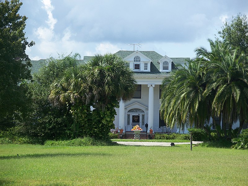 File:Kissimmee Colonial Estate01.jpg