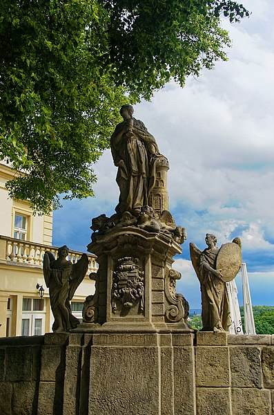 File:Kutná Hora - Barborská - Statue of Sv.Barbora, the Miners' Saint.jpg