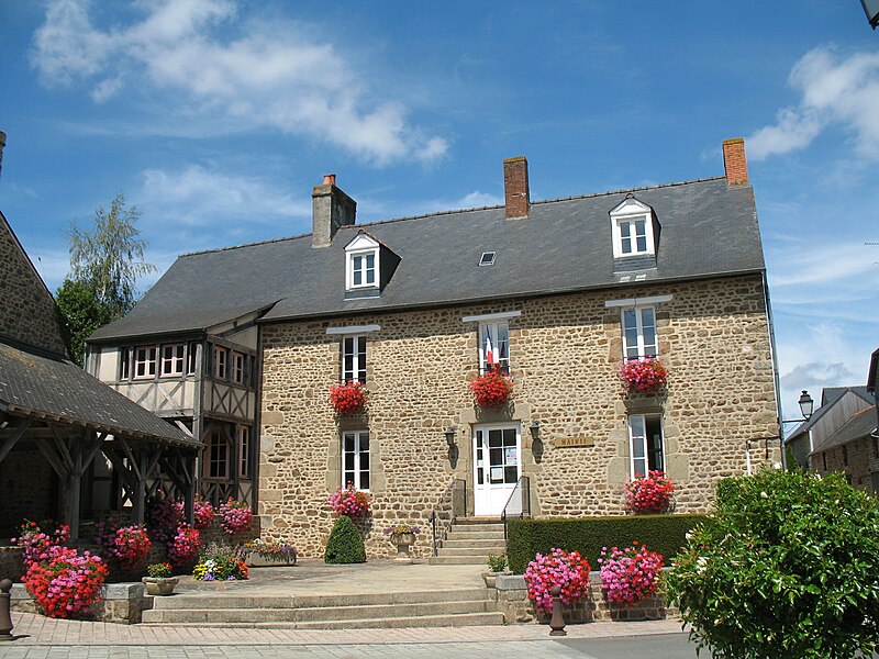 File:La Selle-en-Luitré - mairie.jpg