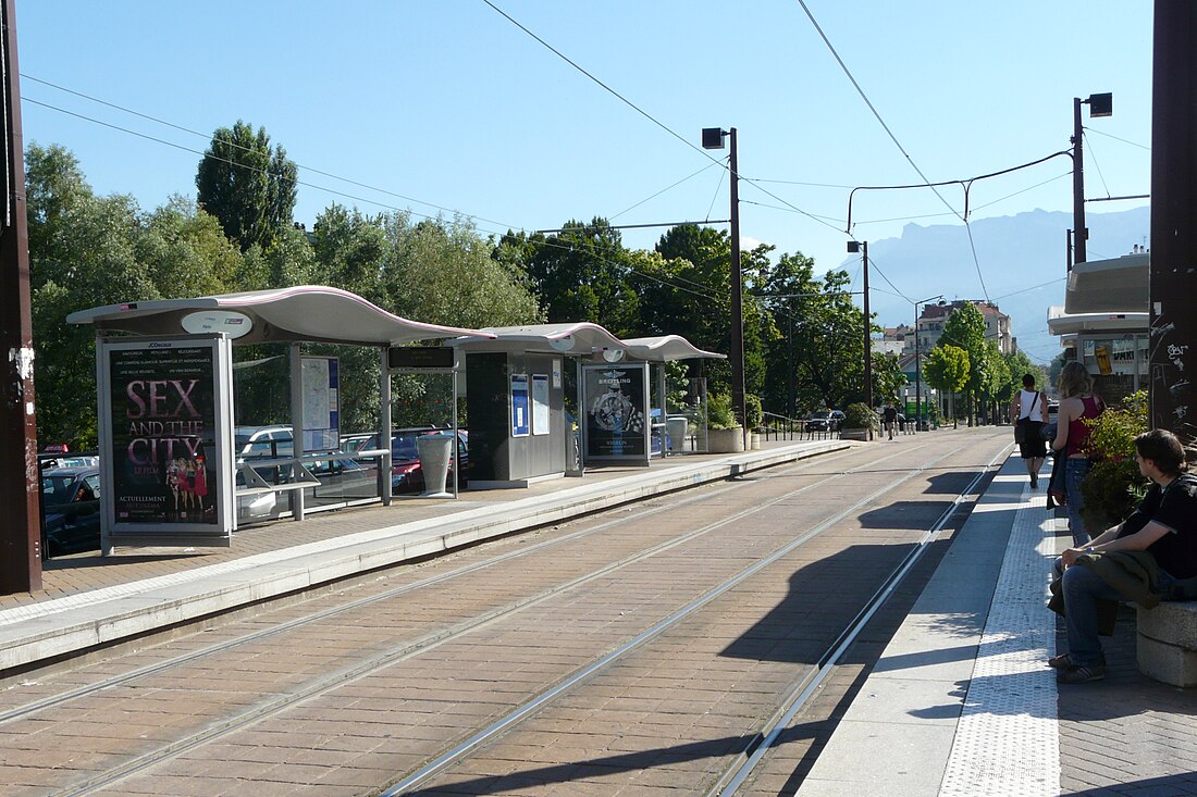 File:La Tronche Hôpital (tramway de Grenoble).JPG