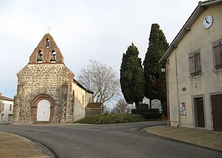 La mairie et l'église de Saint-Amans (Ariège).jpg