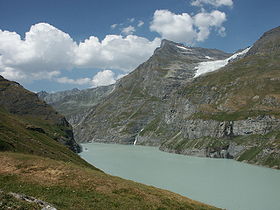 Kilátás Pleureurra és a Giétro-gleccser északnyugati végére, kilátással a Mauvoisin-tóra.