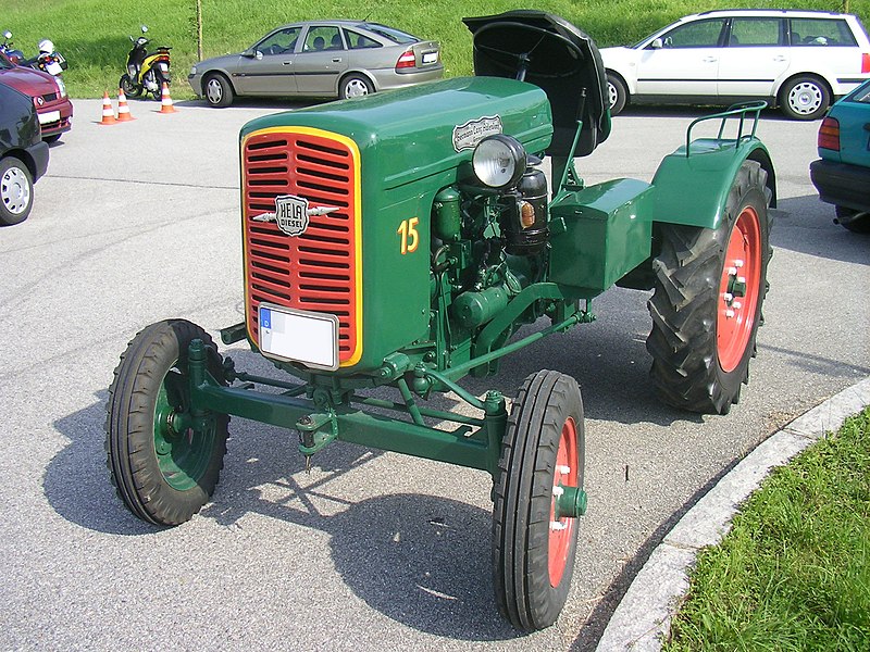 File:Lanz Traktor Front.jpg