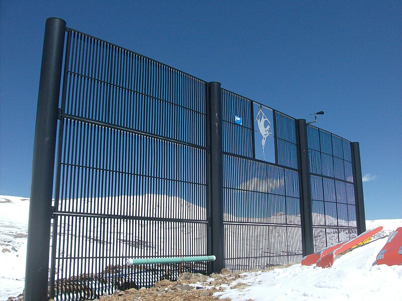 File:Large snow fence at Loveland Basin.jpg