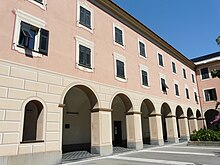 Palazzo Ravenna, sede della biblioteca civica.