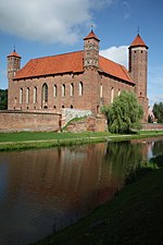 Uitzicht op het kasteel vanaf de rivier de Lava