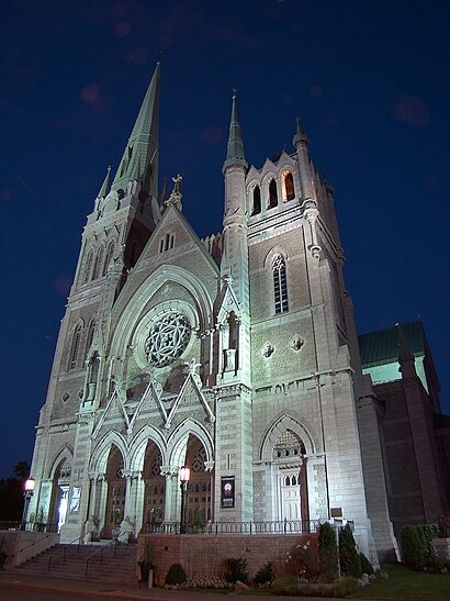 How to get to Co Cathedral of Saint Antoine de Padoue with public transit - About the place