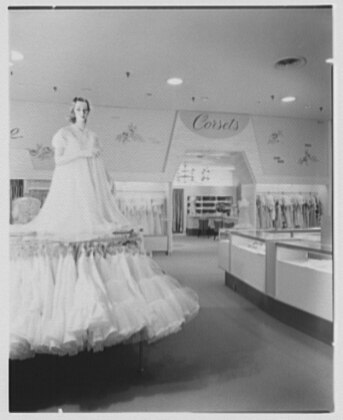 File:Lord & Taylor, business in Garden City, Long Island. LOC gsc.5a24335.tif