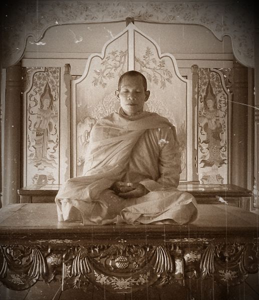 File:Luang Phor Somchai of Wat Khung Taphao 1.jpg