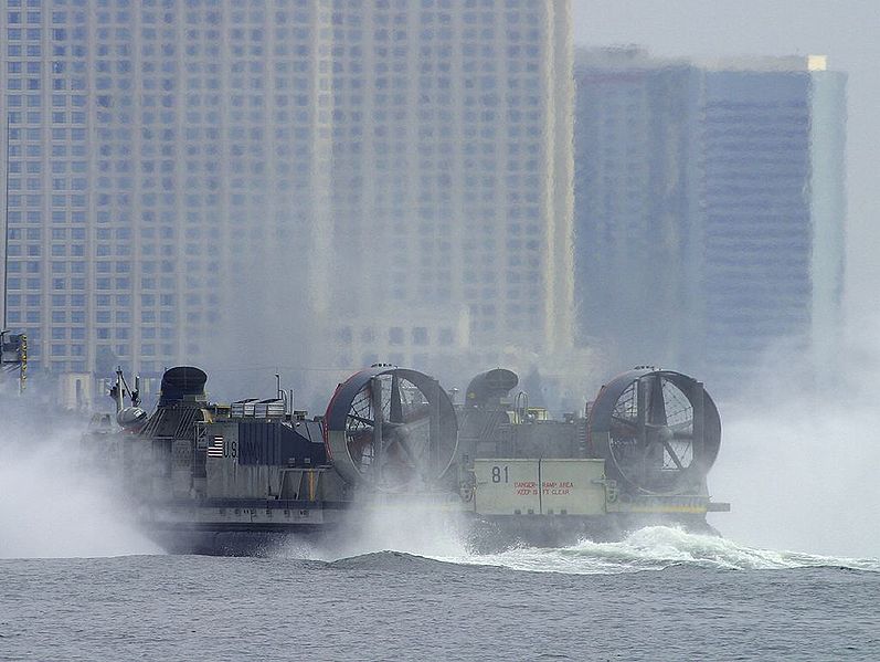 File:Luftkissenboot.jpg