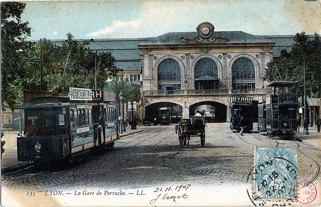 Gare de Perrache en 1900, autant dire que la gare a un visage différent aujourd'hui. De quoi vous rendre nostalgique.