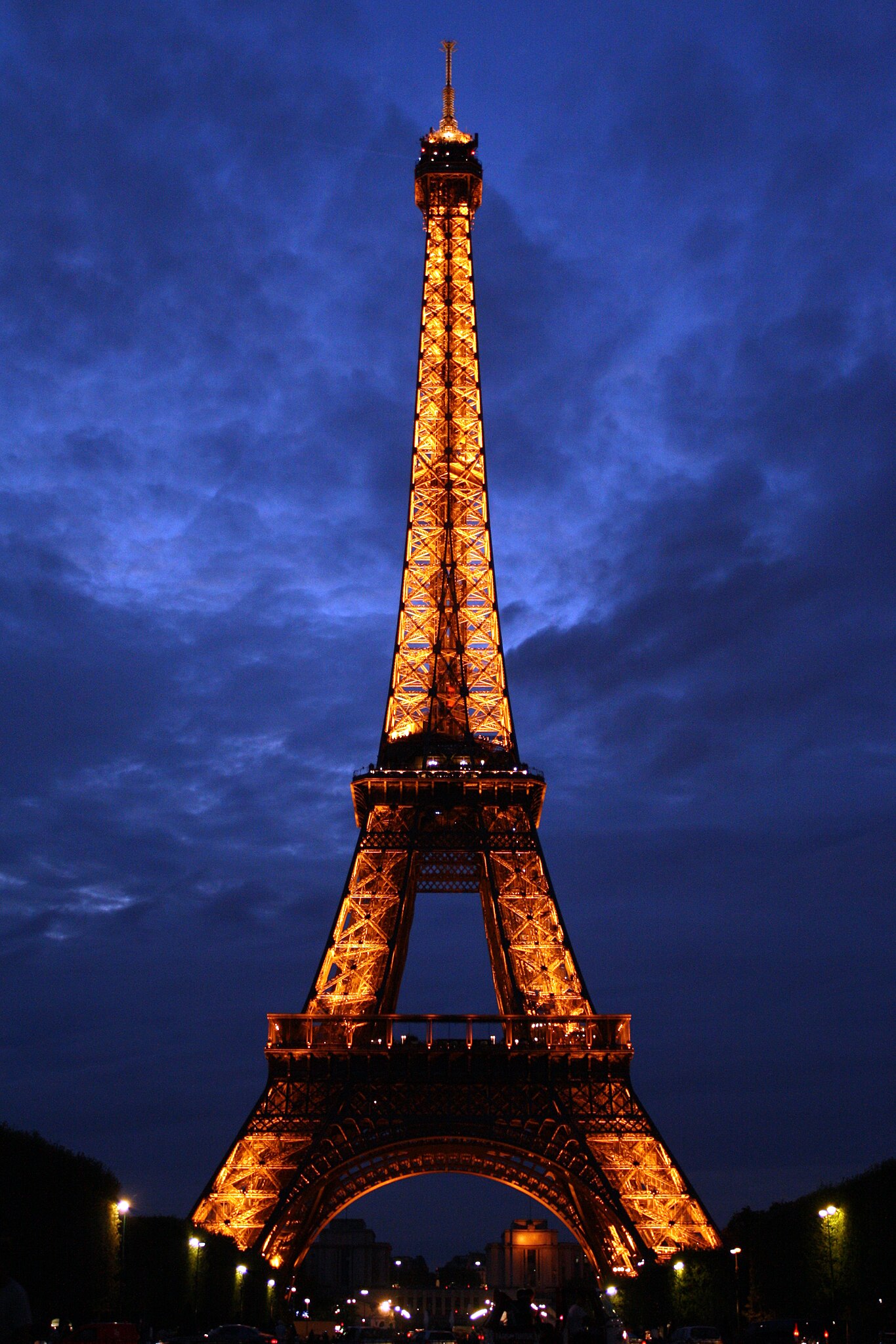 Eiffel Tower - Wikipedia