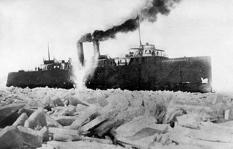 File:Marquette & Bessemer No.2 being dislodged from ice.jpg