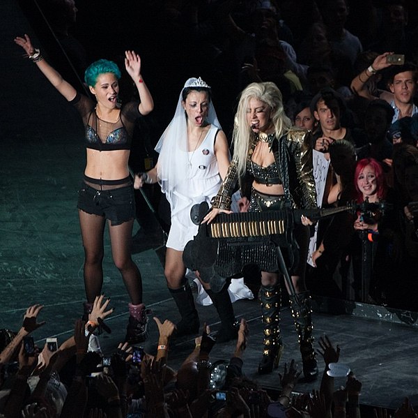 File:Marry the Night Milan.jpg