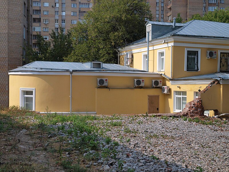 File:Mayakovskogo 15-13 Aug 2010 02.JPG