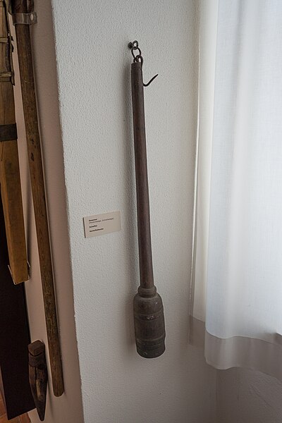 File:Medieval potato hoe (25035127706).jpg