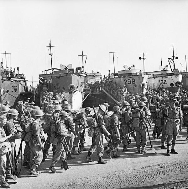 Men of 2nd Seaforth Highlanders embarking onto landing craft at Sousse, Tunisia, en route for Sicily, 5 July 1943.