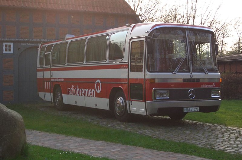 File:Mercedes-Benz Bus Radio Bremen.jpg