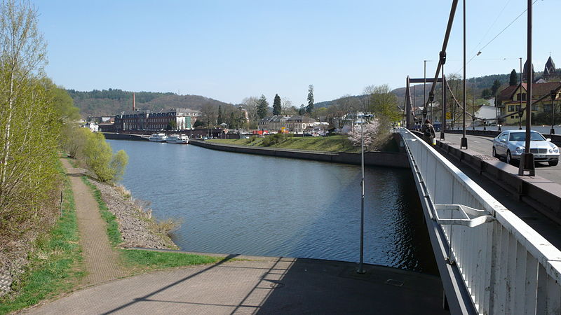 File:Mettlach von Saar-Brücke aus.JPG