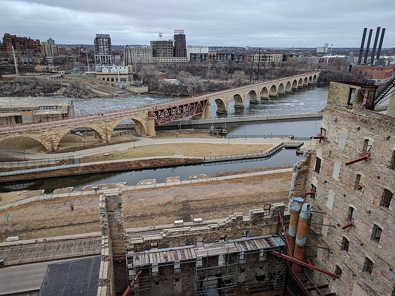 File:Mill City Museum 26 view of Saint Anthony Falls, Lock, and Dam.jpg