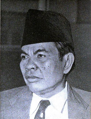 <span class="mw-page-title-main">Mohammad Yamin</span> Indonesian poet, revolutionary, and politician (1903–1962)