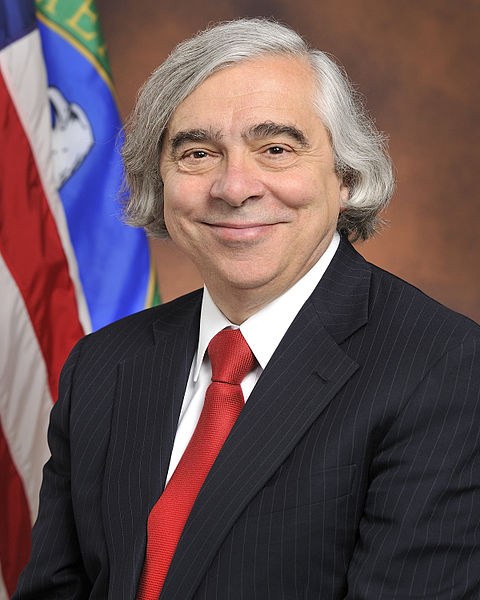 File:Moniz official portrait sitting.jpg