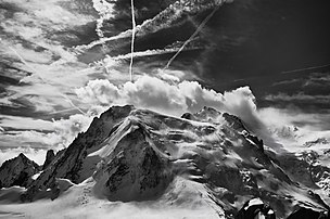 Lo mont Blanc du Tacul viu dês l’agouelye de Mié-jorn (Savouè-d’Amont). (veré dèfenicion 3 008 × 2 000)