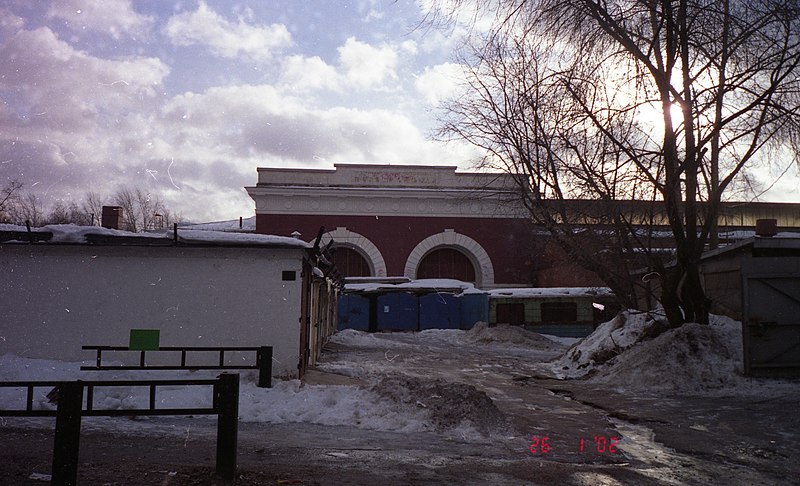 File:Moscow metro Pervomaiskaya entrance 2002 (49364320417).jpg