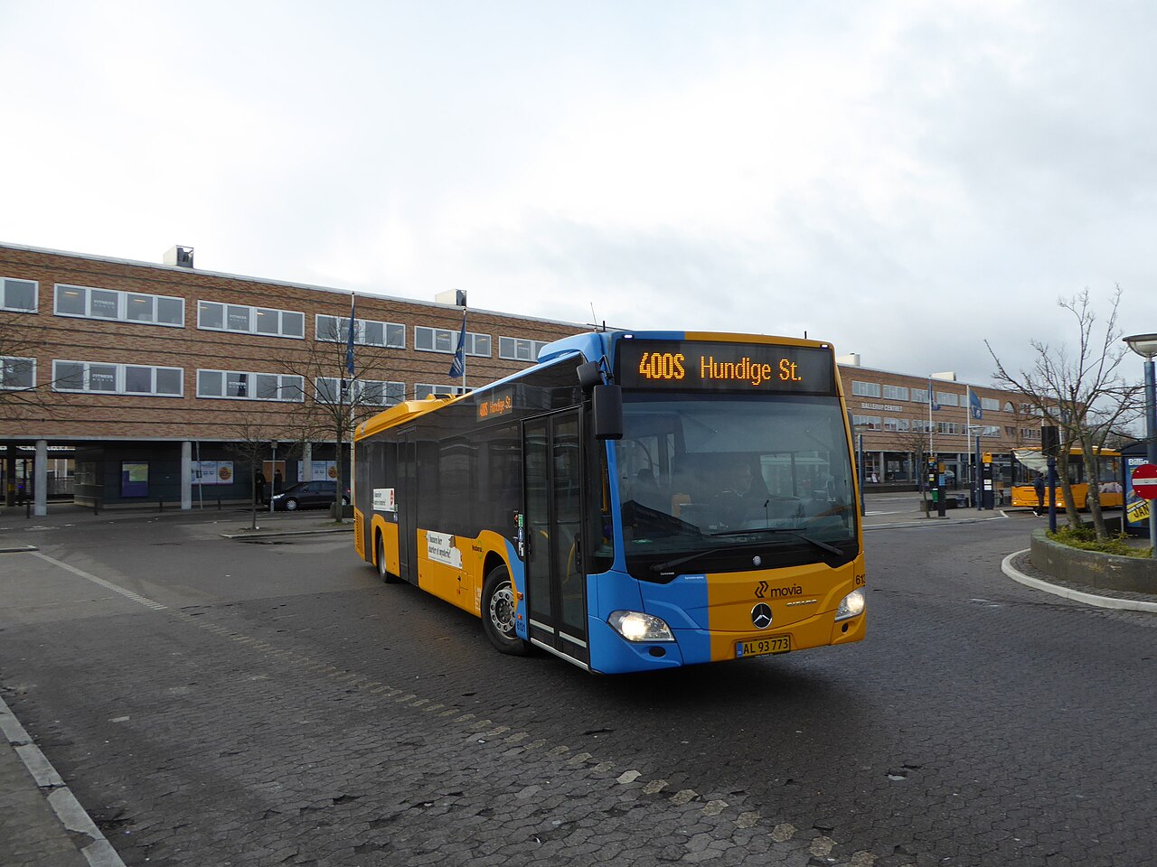 File:Movia bus line 400S at Ballerup Station 03.JPG - Wikimedia