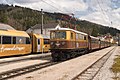 NÖVOG E10 Neulack Gold-braun im Bahnhof Mariazell.jpg