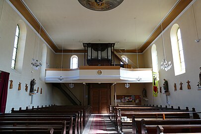 Interior, vista del órgano