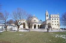 Il santuario della Guardia visto dal piazzale antistante