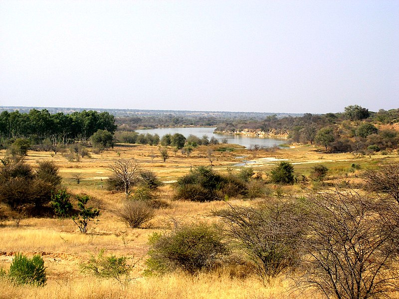 File:Okavango bei Rundu.JPG
