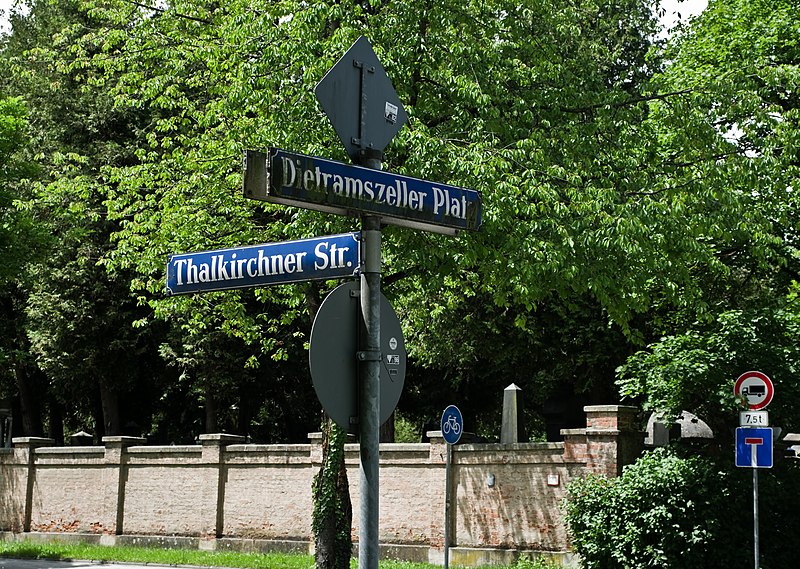 File:Old Jewish cemetery Munich IMGP4009.jpg