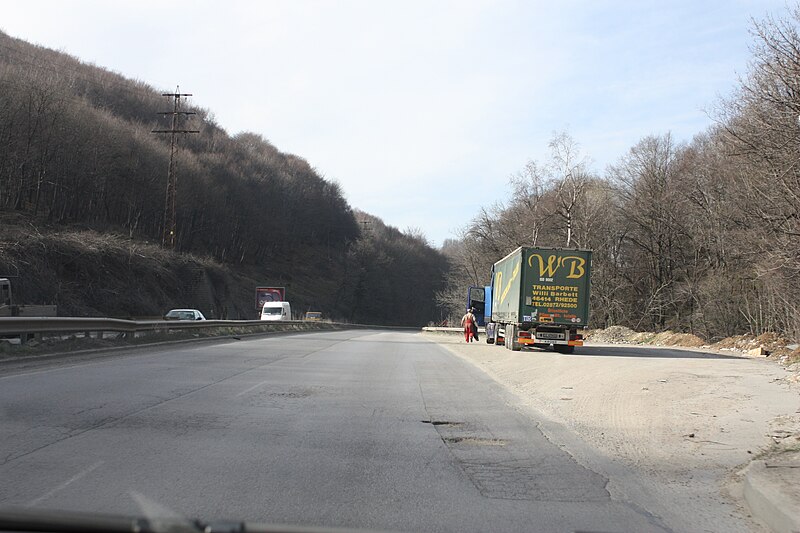 File:On the road from Sofia Center to Rilski manastir 017.JPG