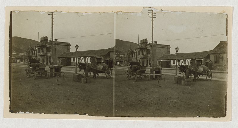 File:One of Port Arthur's business streets - Russian wagons before office of a lumber company LCCN2005678306.jpg