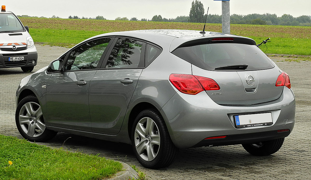 File:Opel Astra Design Edition (J) – Heckansicht, 14. August 2011,  Heiligenhaus.jpg - Wikimedia Commons
