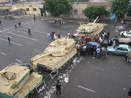 Tập_tin:Outside_midtown_of_Tahrir_area,_Cairo_during_martial_law,_4_February_2011.jpg