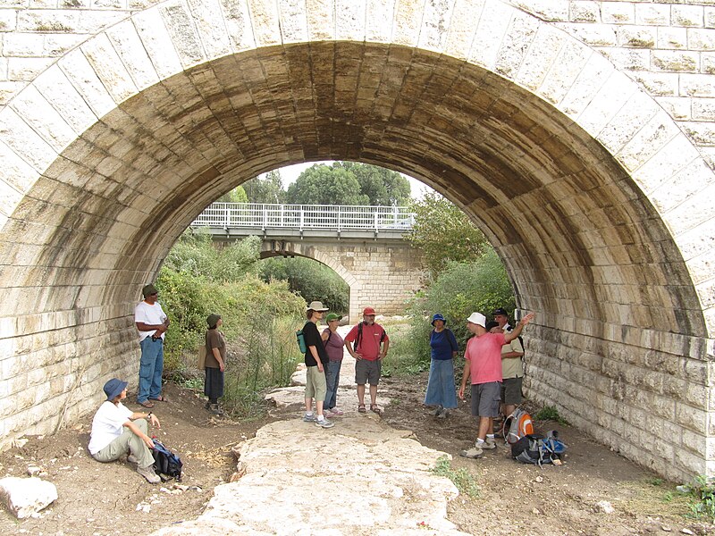 File:Park HaAmakim 25.jpg