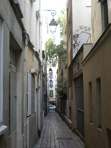 File:Passage Briare - Rue de Rochechouart, Paris 8.jpg