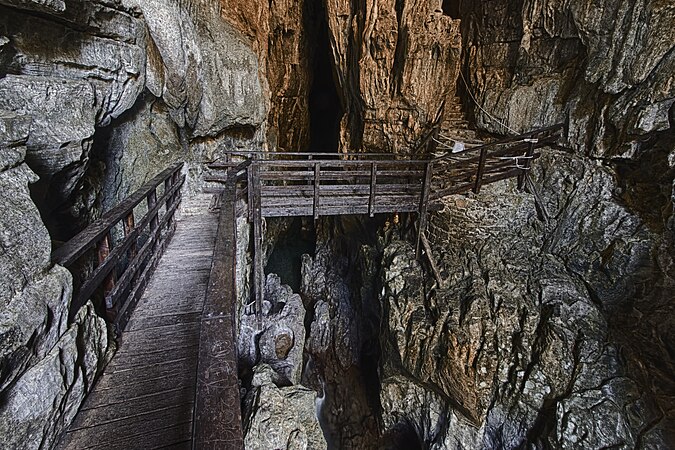 Passerella delle Grotte del Bussento.jpg