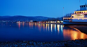 Okanagan Gölü'ndeki Penticton